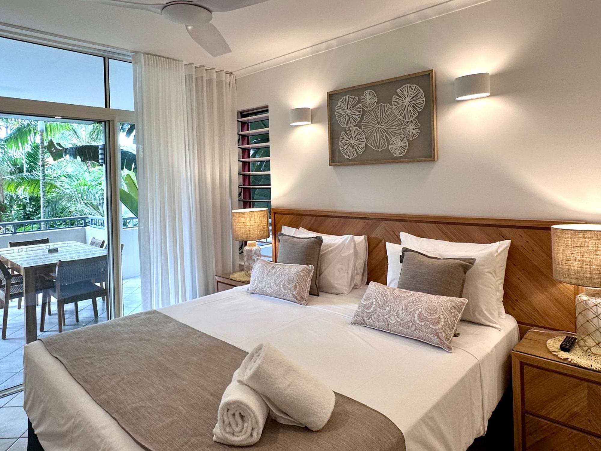 Oasis At Palm Cove Aparthotel Exterior foto