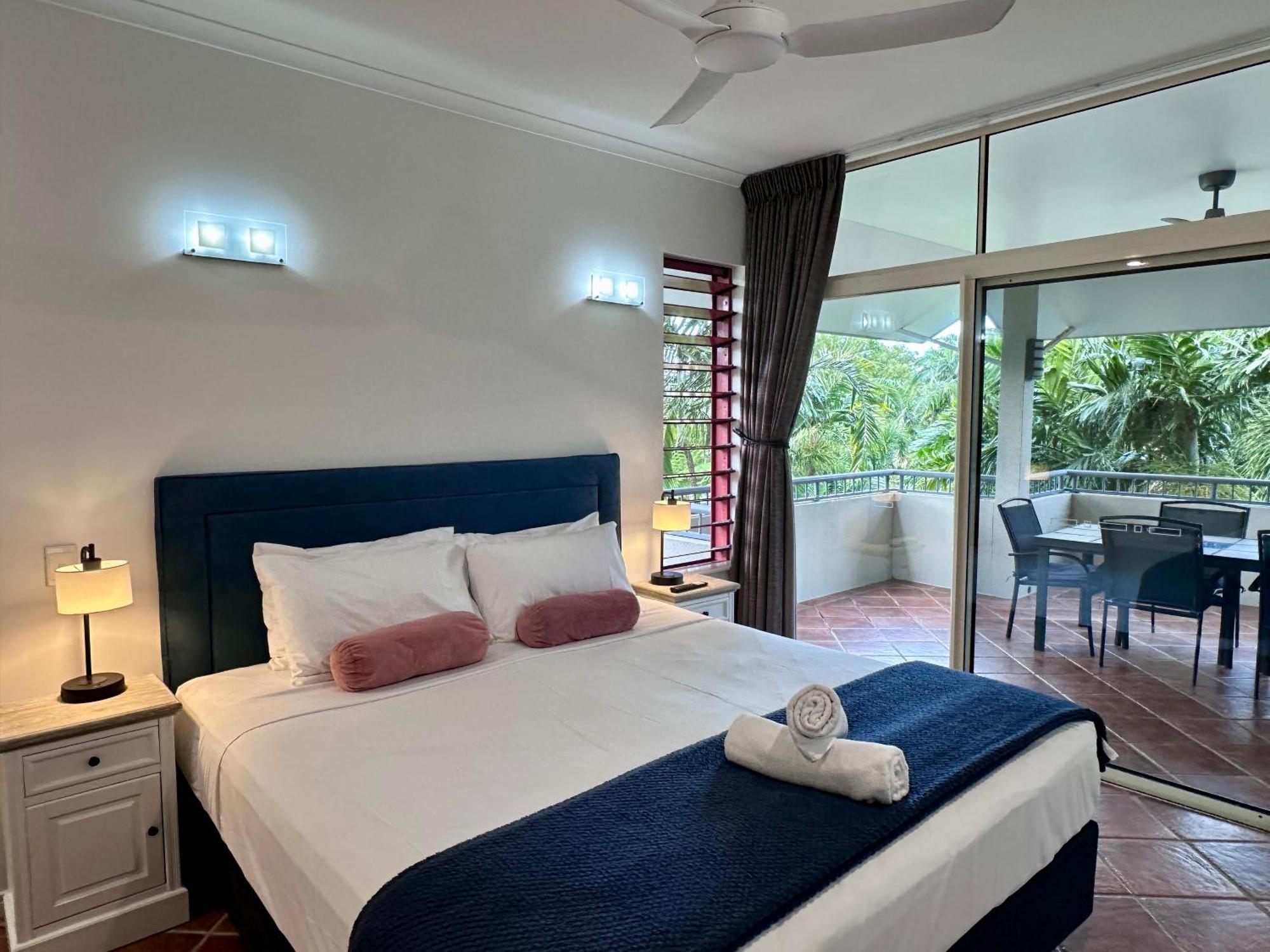 Oasis At Palm Cove Aparthotel Exterior foto